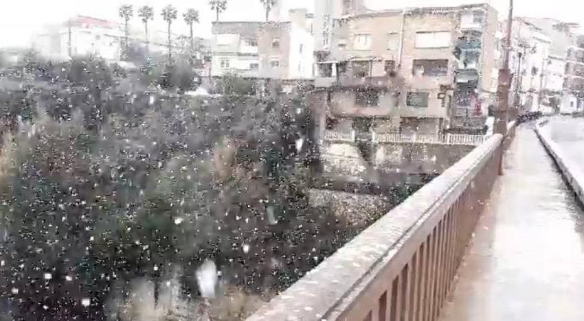  Snow and rain in Valencia | Rare phenomenon brings snow to Valencia and Alicante and plummets temperatures to 20 degrees Celsius